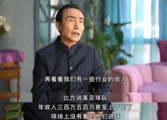 于是，身强力壮的她，便一个人马岚搀扶起来，带着她往牢房走。